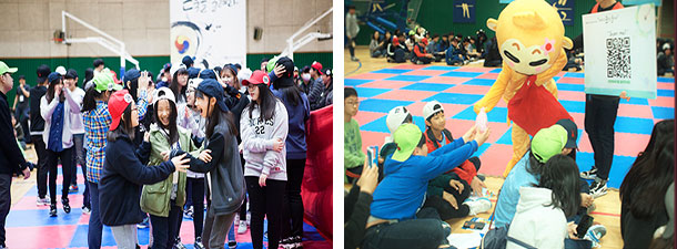 김성은 아나운서와 MC 육희상 씨의 재치 있는 멘트로 긴장을 풀며 OX 퀴즈를 하는 사진